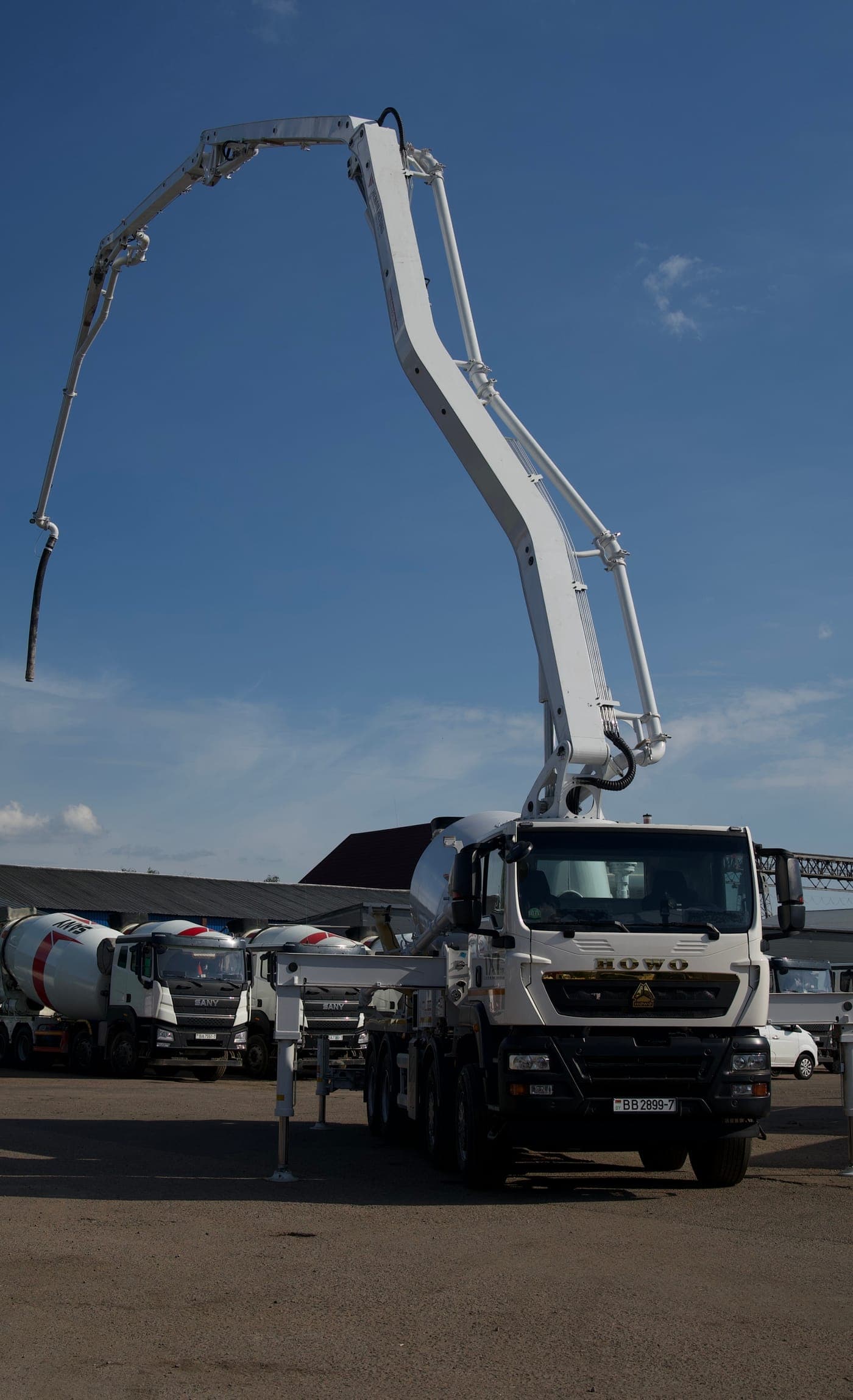 Гибрид BYBETON с полностью разложенной стрелой на базе компании