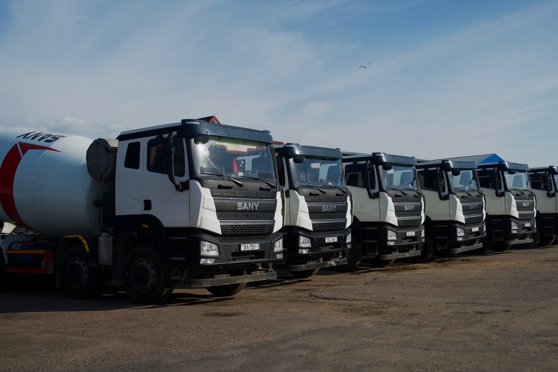Автобетоносмесители BYBETON в ряд на базе компании